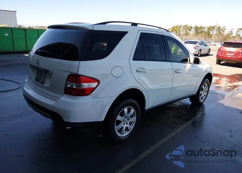 2006 Mercedes-Benz Ml 350 4Matic z USA, uszkodzony, nr VIN 4JGBB86E26A025372